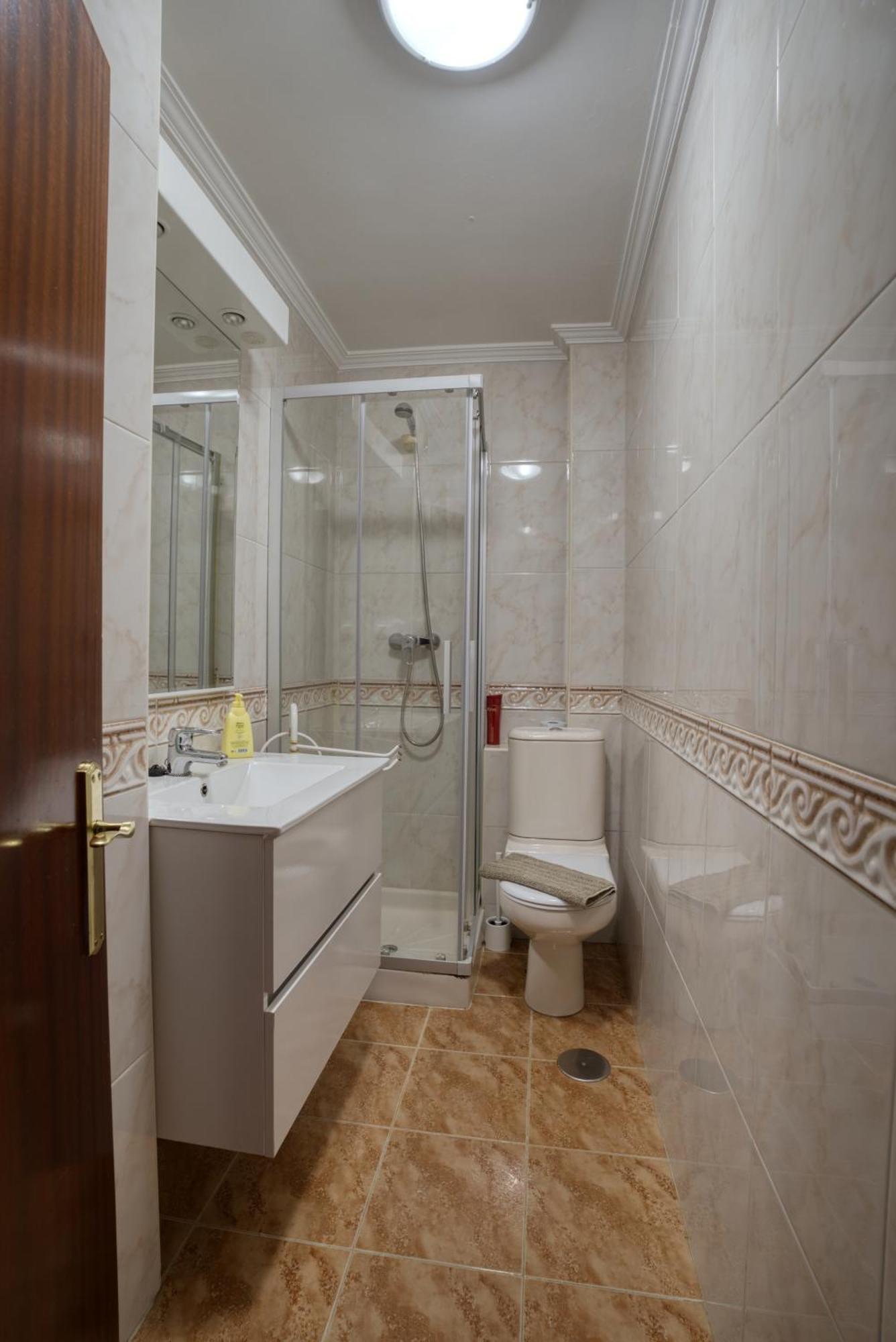 Apartamento Muy Amplio, Con Wifi Y A 12 Minutos Del Centro Gijón Dış mekan fotoğraf