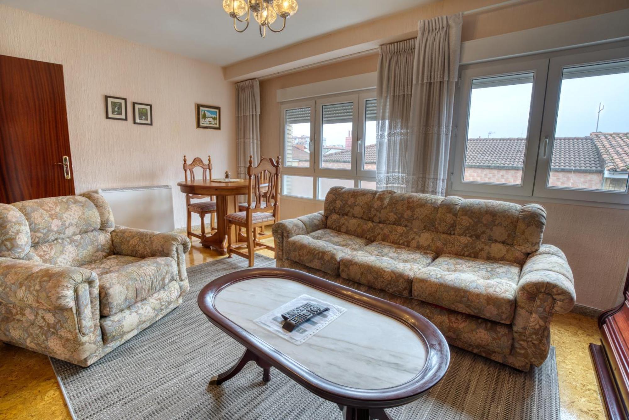Apartamento Muy Amplio, Con Wifi Y A 12 Minutos Del Centro Gijón Dış mekan fotoğraf