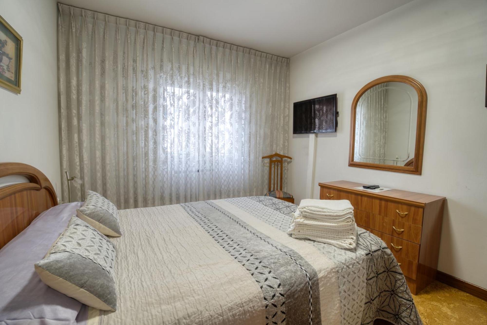 Apartamento Muy Amplio, Con Wifi Y A 12 Minutos Del Centro Gijón Dış mekan fotoğraf